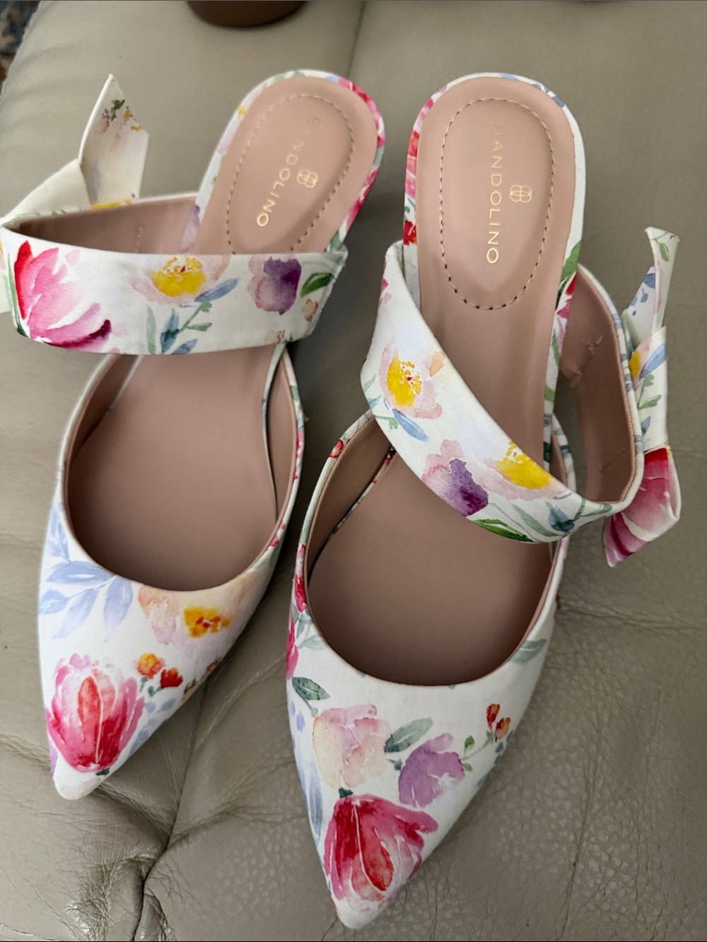 Bandolino White Floral Pointed Slingback Mules